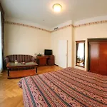 Hotel Carlton Opera